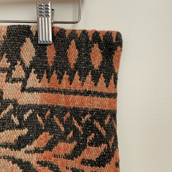 Unlabelled, black grey tan and rust throw pillow cover - Picture 5 of 11